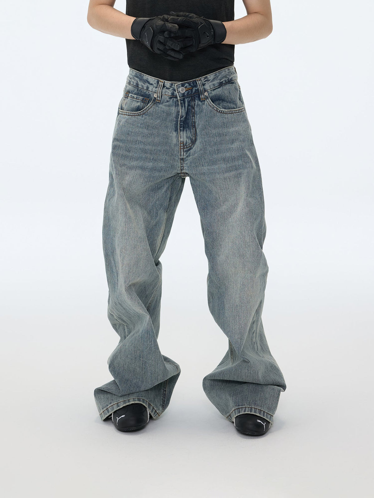 Oversized Faded Jeans